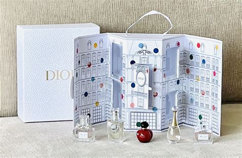 Dior Beauty Advent Calendar 2024: Le 30 Montaigne .